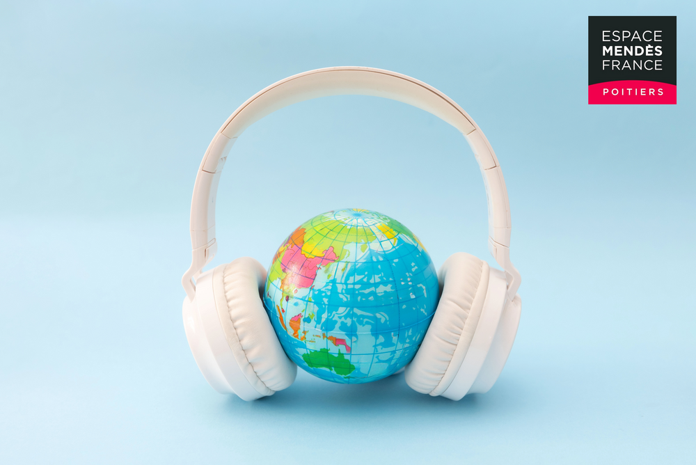 un casque entoure la planète terre